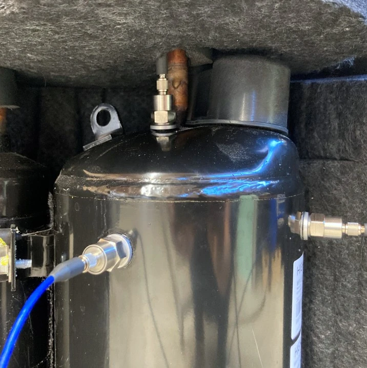 Kompressor mit B-Sensoren / Compressor with acceleration sensors