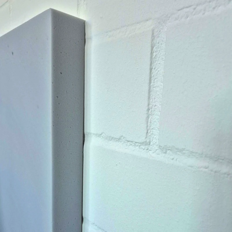 Wand mit Schaumstoff zur Schalldämmung / Wall with Foam for Sound Insulation